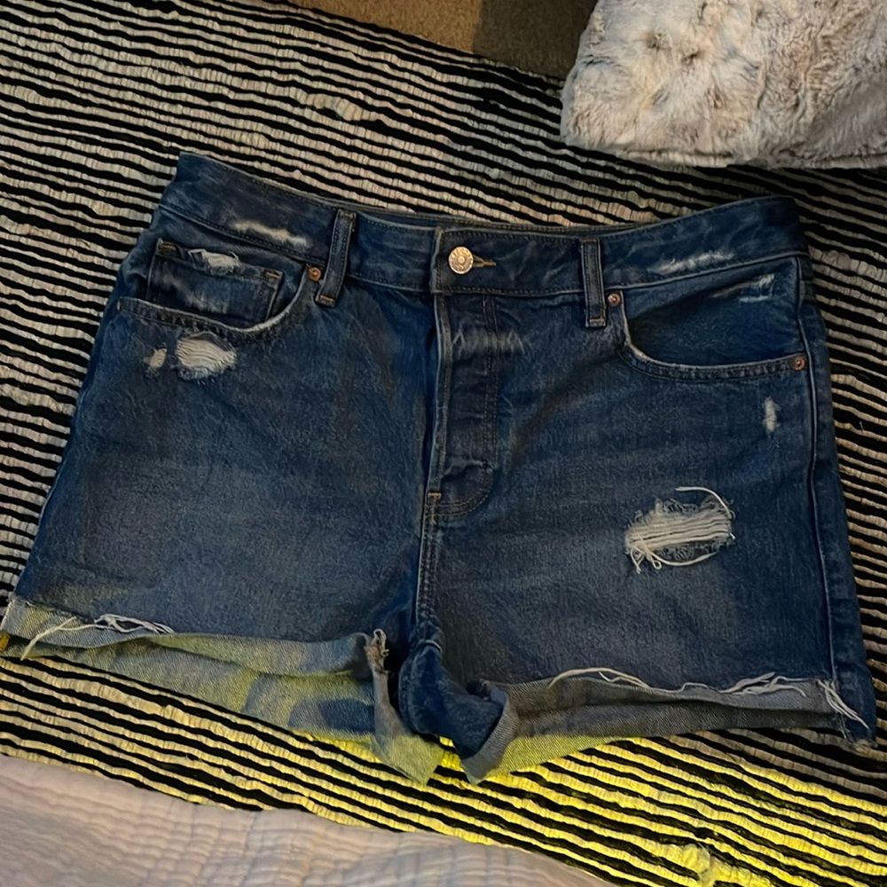 Women’s Express button fly jean shorts -size 10